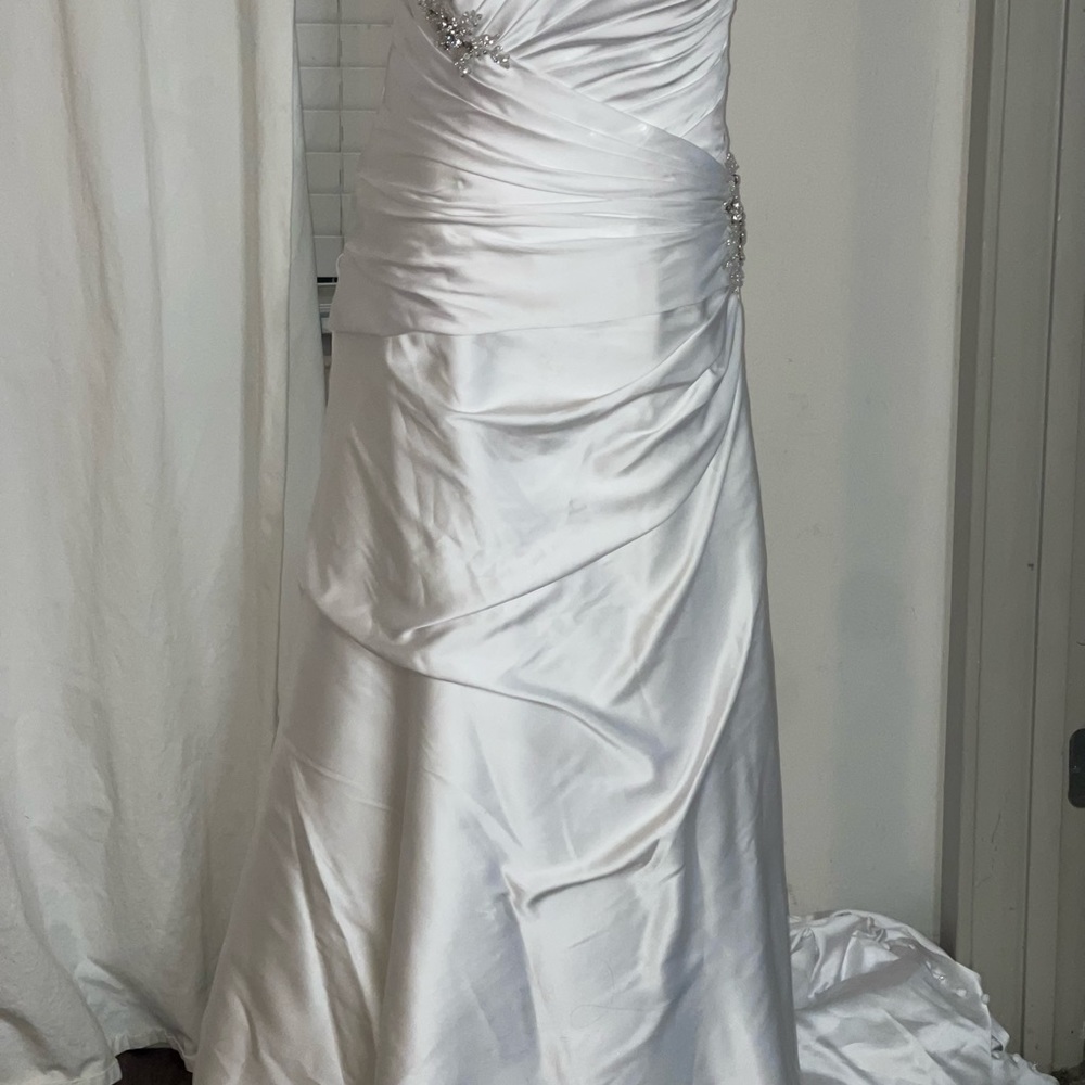 Beautiful Bonny wedding dress great for curves Size 16 Good Condition strapless - Picture 9 of 16